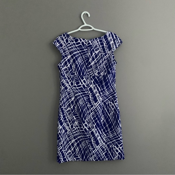Ronni Nicole Size 10 Blue and White Patterned Dress - Picture 3 of 9